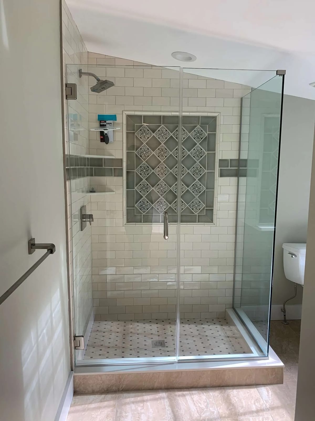 Bathroom remodel: glass shower with patterned tile inset