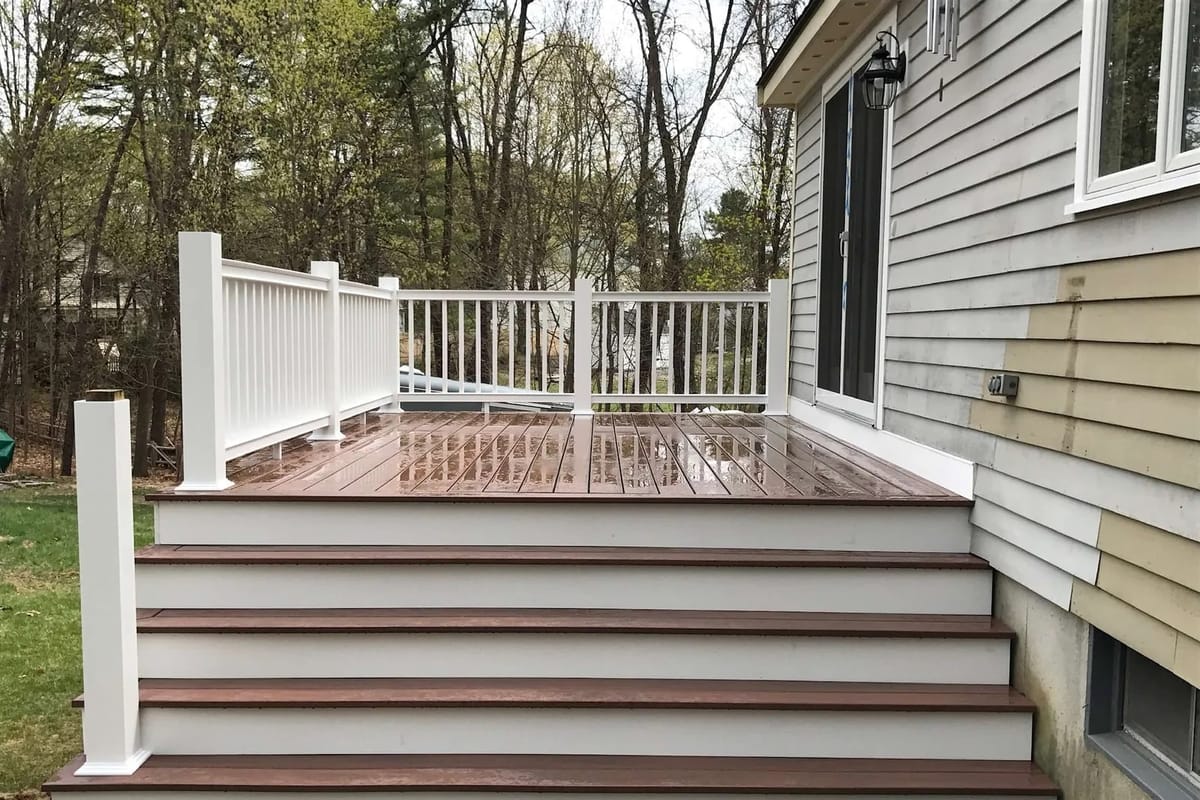 Deck build: finished deck with wide stairs